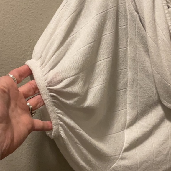 Decree brand women’s white pheasant top. - Picture 5 of 6